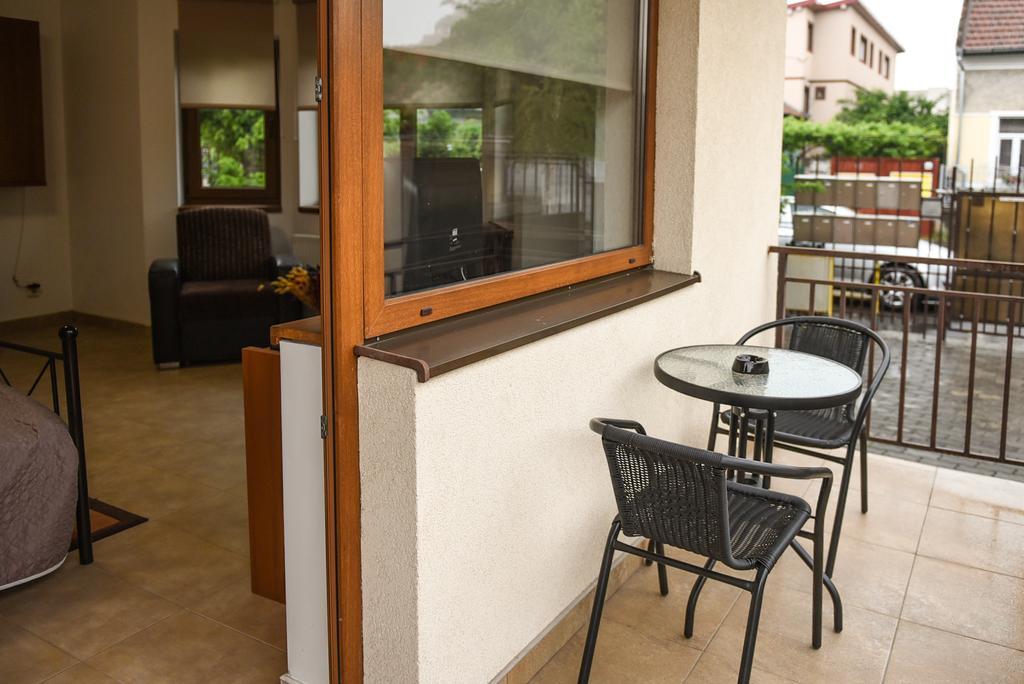 קלוז'-נאפוקה Modern Apartment Near City Center מראה חיצוני תמונה